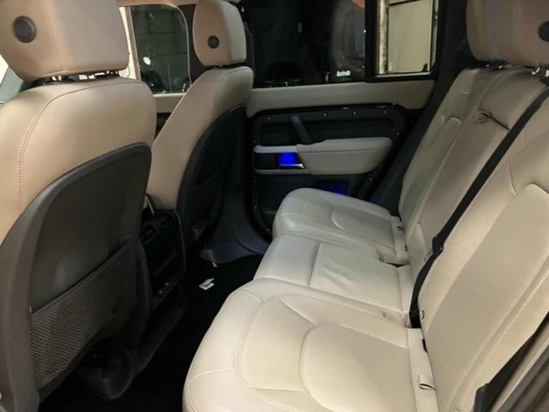 Land Rover Defender usata a Lucca (8)