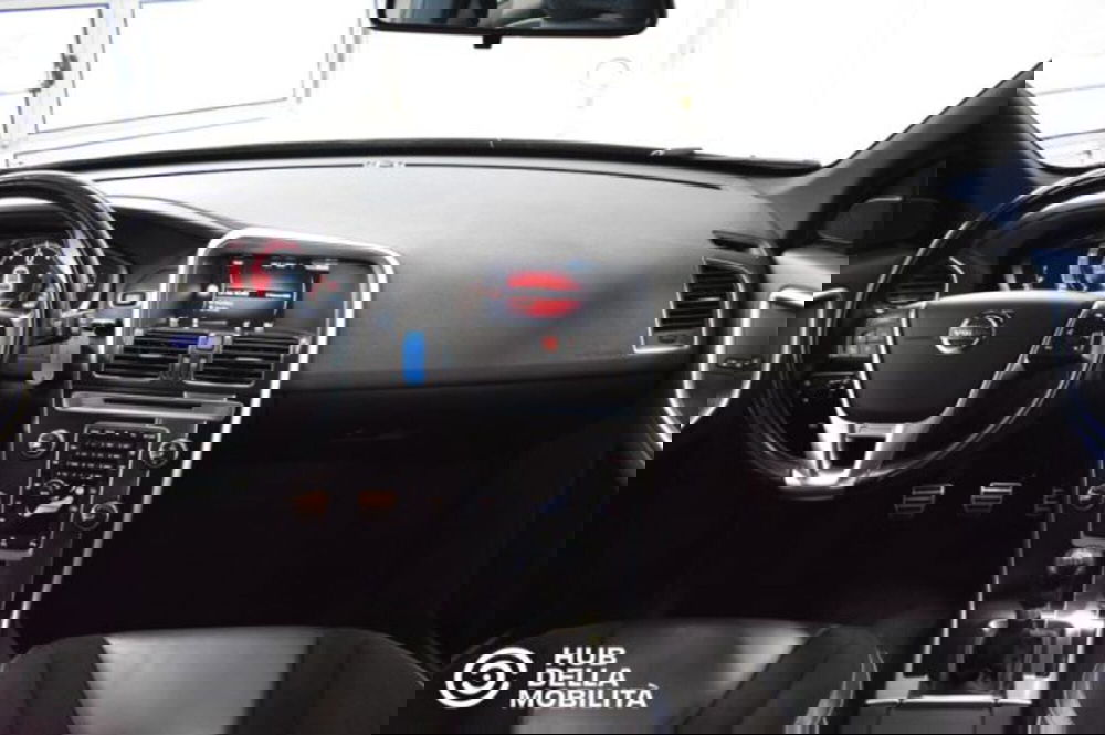 Volvo XC60 usata a Perugia (10)