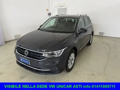 Volkswagen Tiguan 1.5 TSI ACT Life del 2023 usata a Alba
