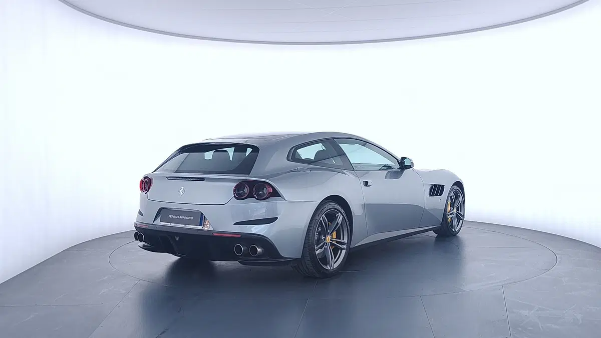 Ferrari GTC4Lusso Coupé usata a Perugia (5)