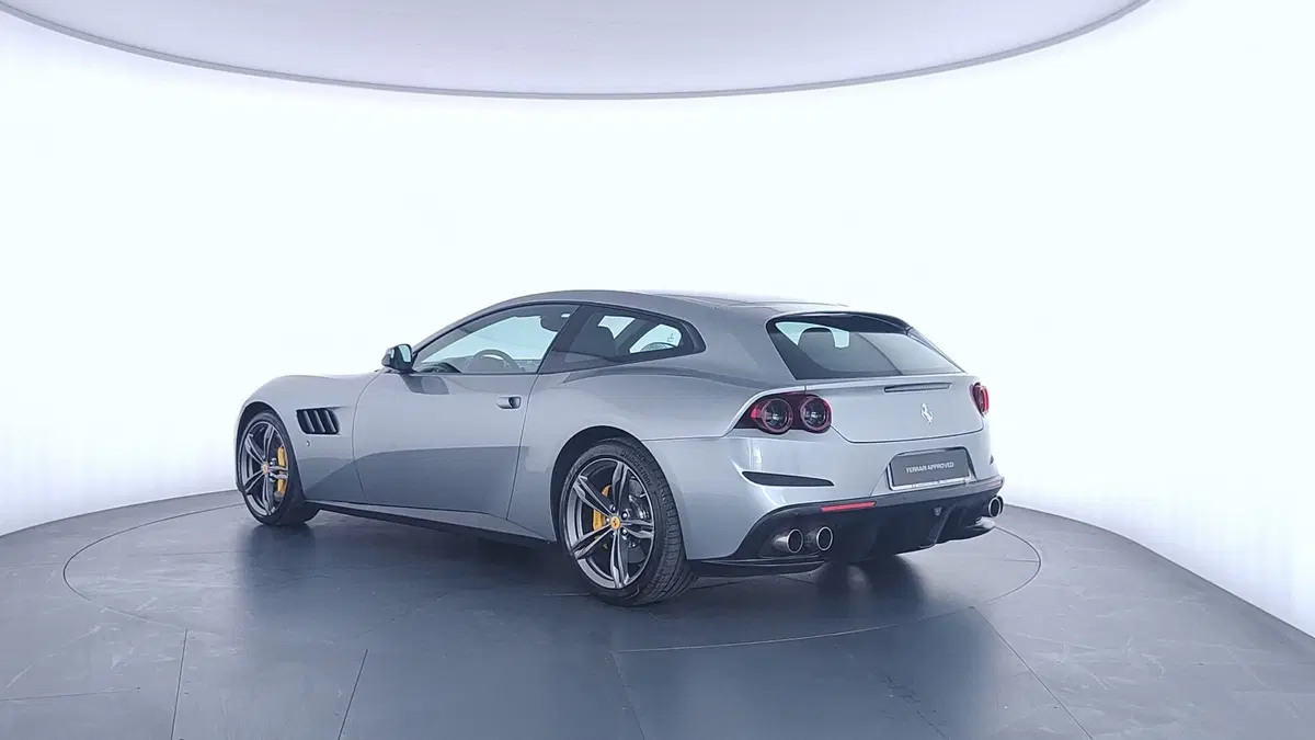 Ferrari GTC4Lusso Coupé usata a Perugia (7)