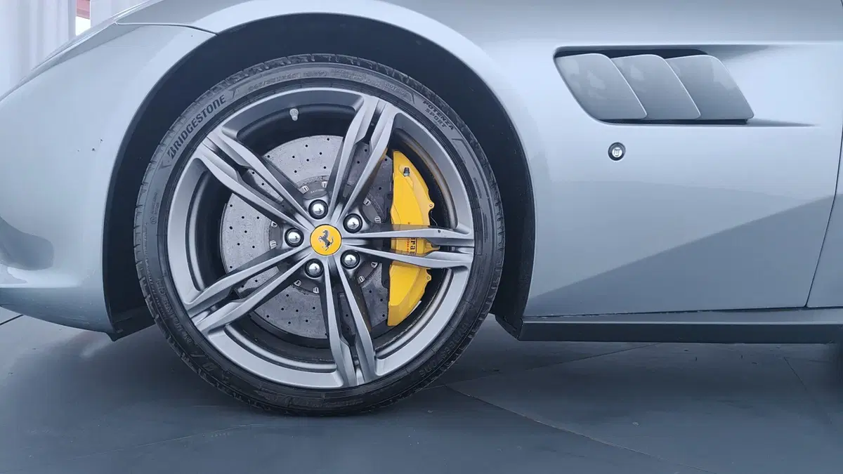 Ferrari GTC4Lusso Coupé usata a Perugia (9)