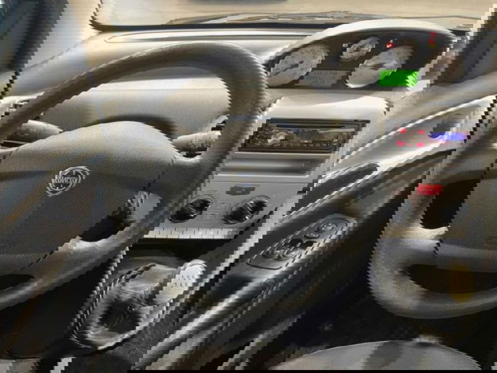 Lancia Ypsilon usata a Sondrio (13)