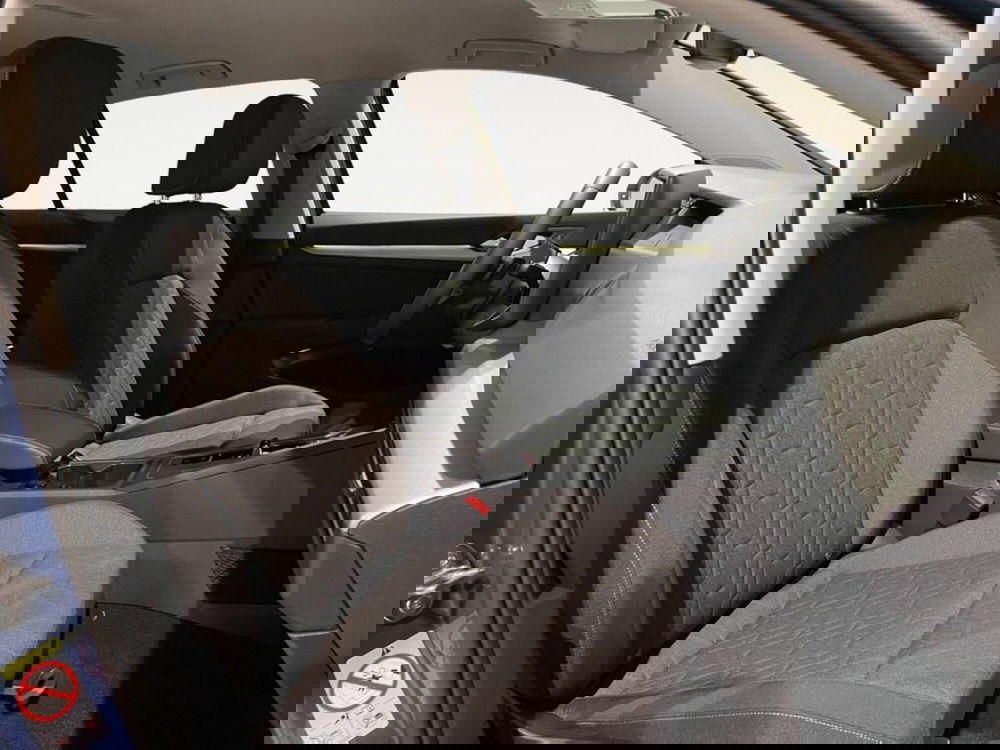 Volkswagen Golf nuova a Ravenna (9)