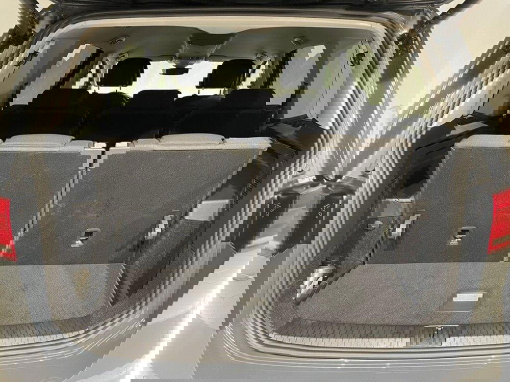 Volkswagen Touran nuova a Ravenna (12)