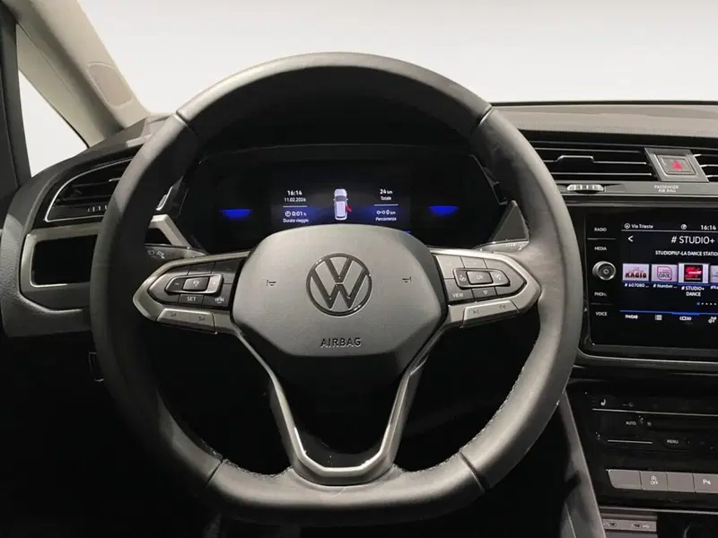 Volkswagen Touran nuova a Ravenna (13)