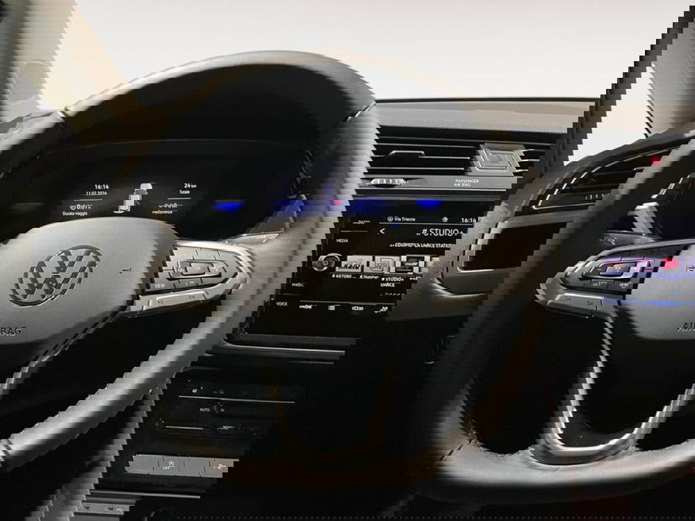 Volkswagen Touran nuova a Ravenna (13)