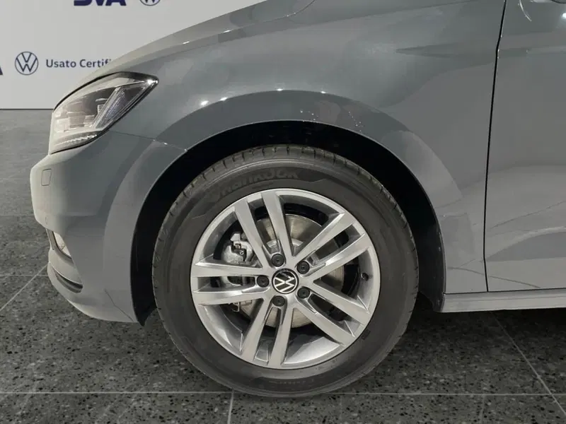 Volkswagen Touran nuova a Ravenna (6)