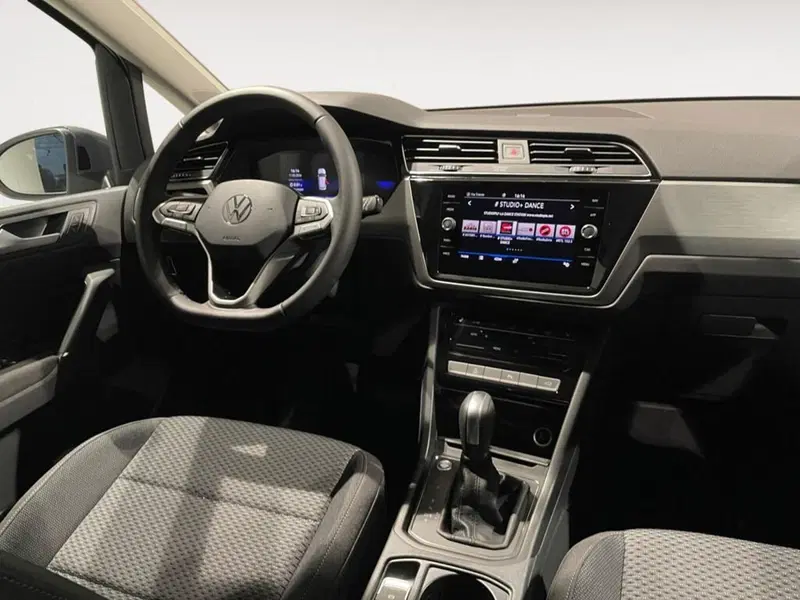 Volkswagen Touran nuova a Ravenna (7)