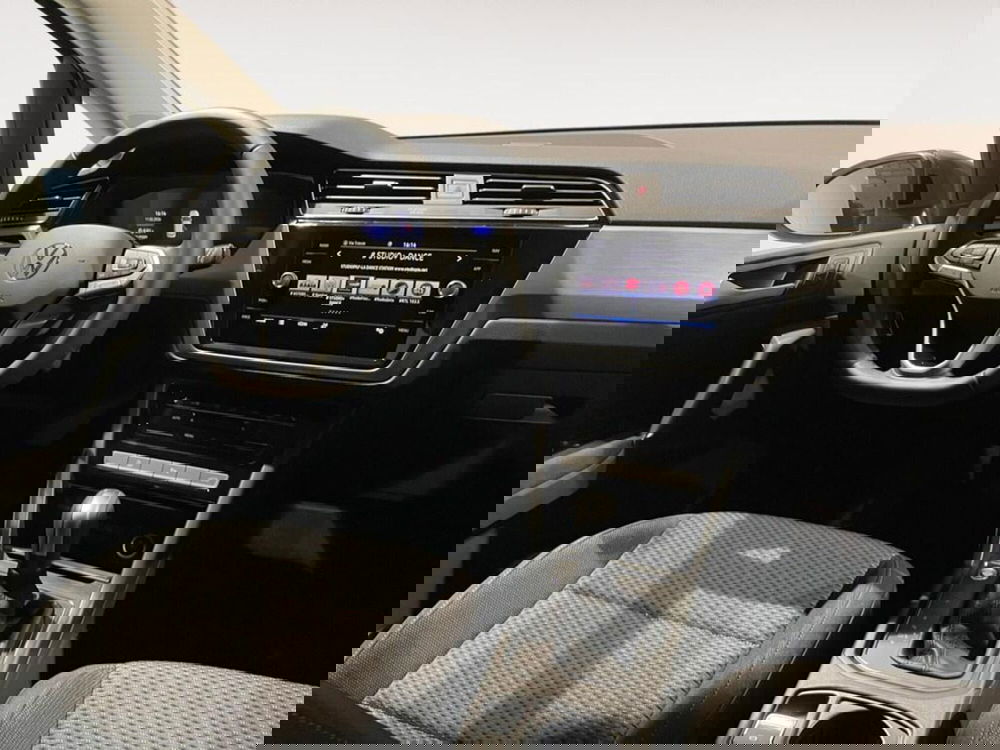 Volkswagen Touran nuova a Ravenna (7)