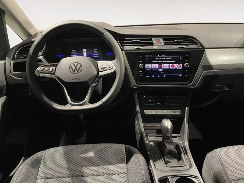 Volkswagen Touran nuova a Ravenna (8)