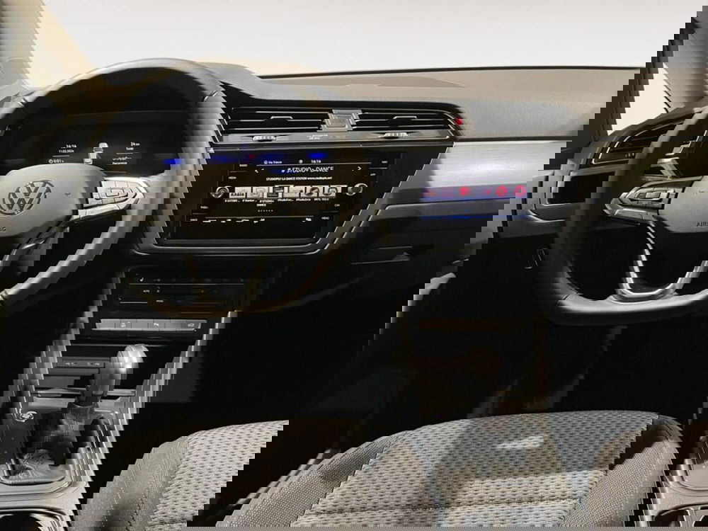 Volkswagen Touran nuova a Ravenna (8)