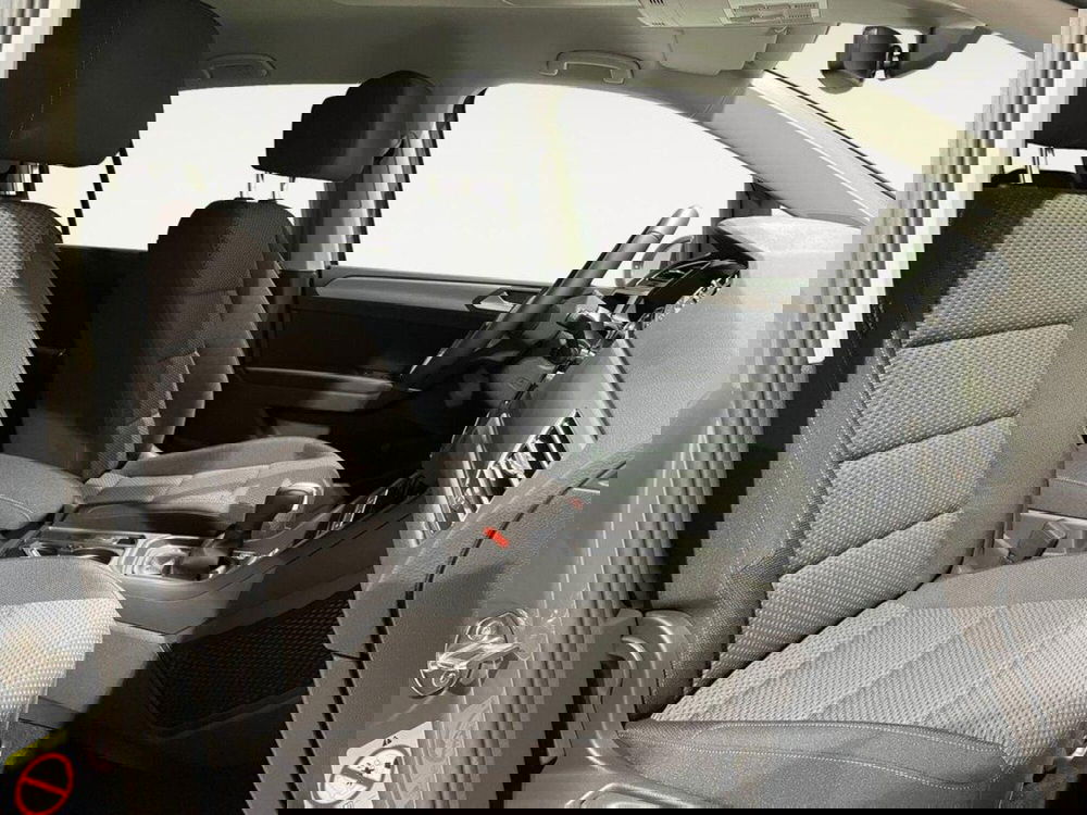 Volkswagen Touran nuova a Ravenna (9)