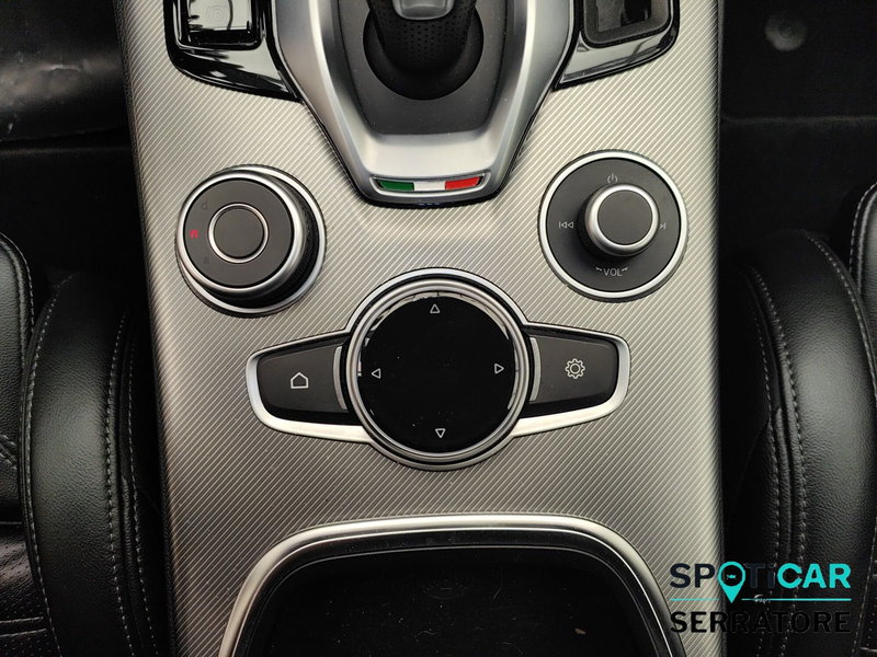 Alfa Romeo Stelvio usata a Como (17)