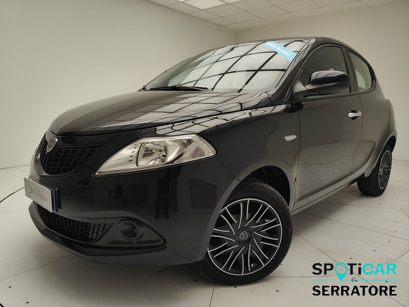 Lancia Ypsilon nuova a Como