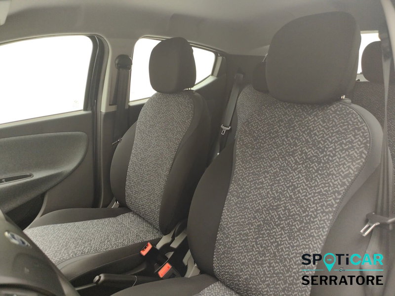 Lancia Ypsilon nuova a Como (11)