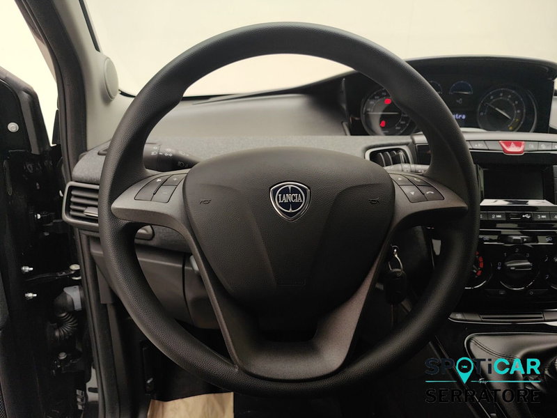 Lancia Ypsilon nuova a Como (15)