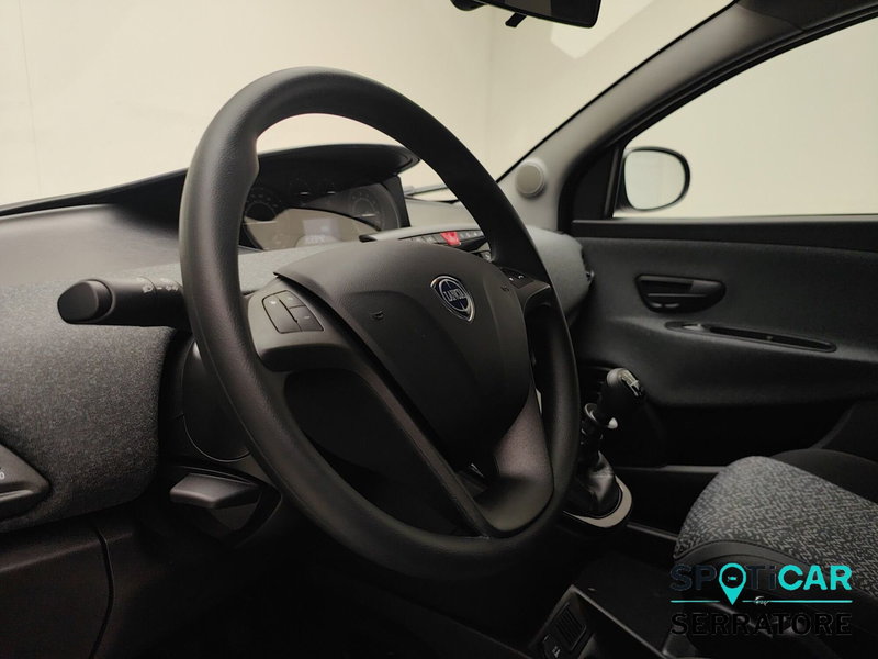 Lancia Ypsilon nuova a Como (9)