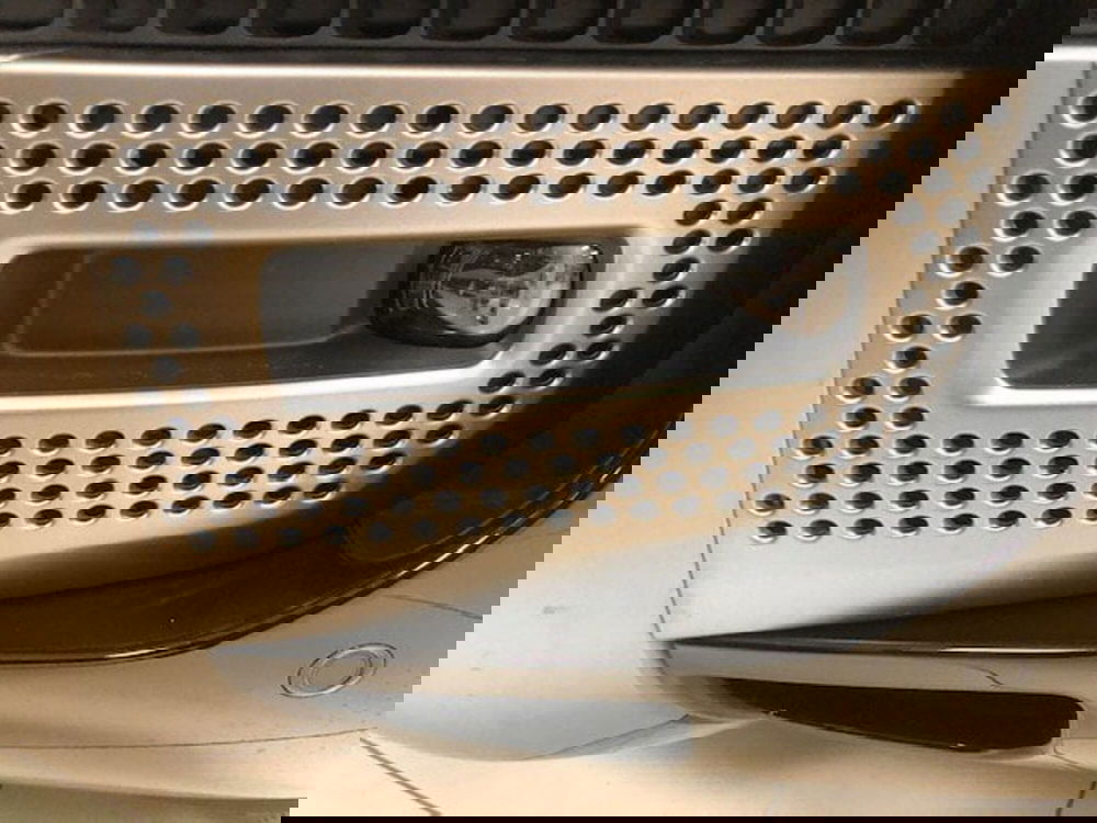 Land Rover Defender usata a Milano (12)