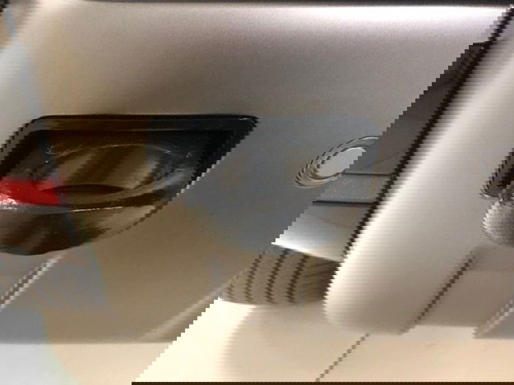 Land Rover Defender usata a Milano (13)