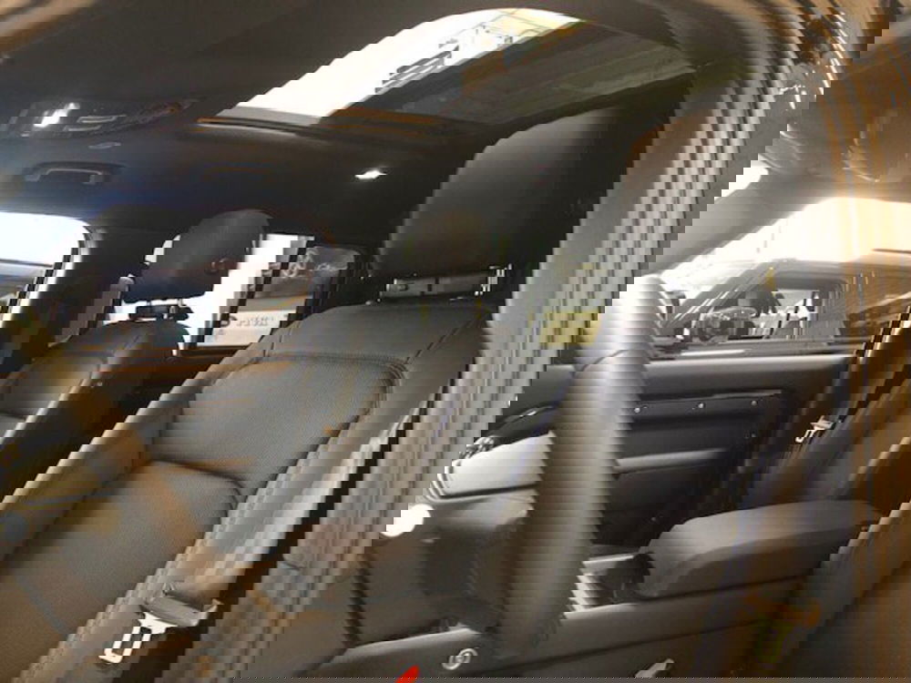 Land Rover Defender usata a Milano (16)