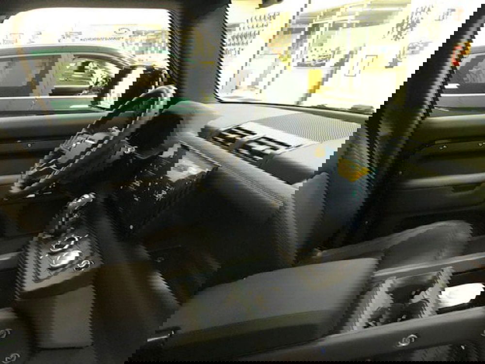 Land Rover Defender usata a Milano (17)