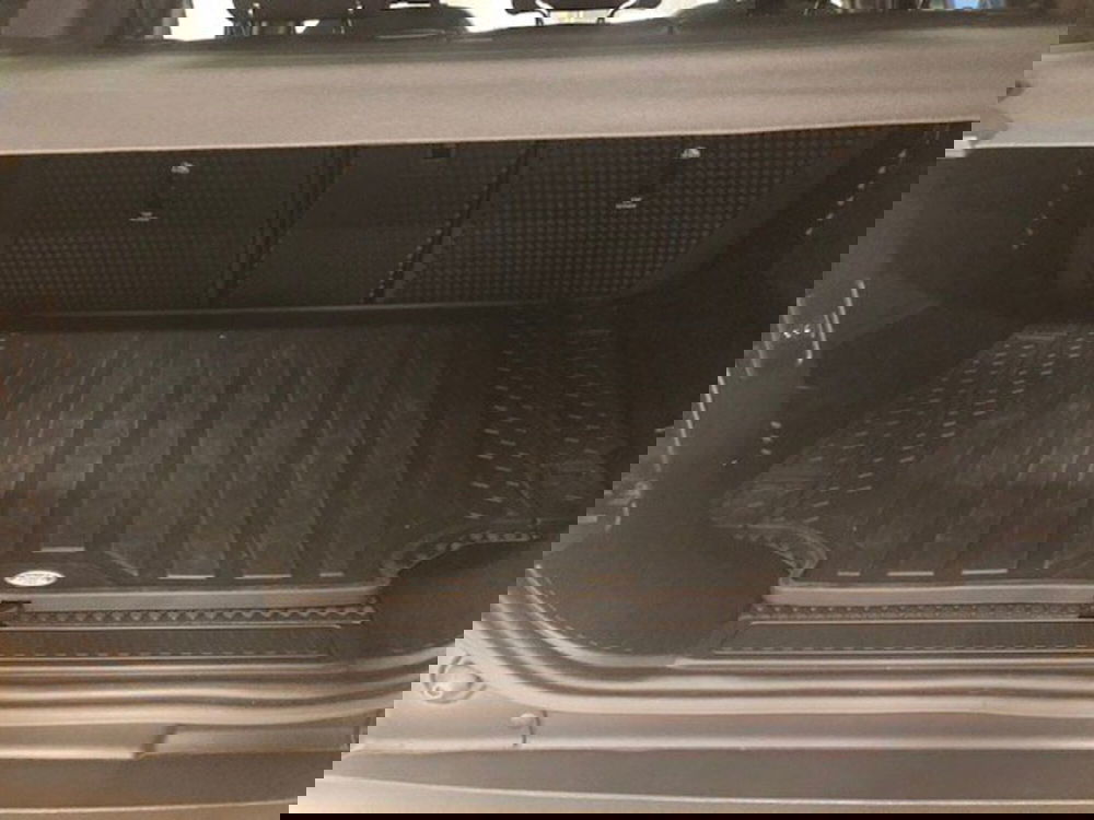 Land Rover Defender usata a Milano (19)