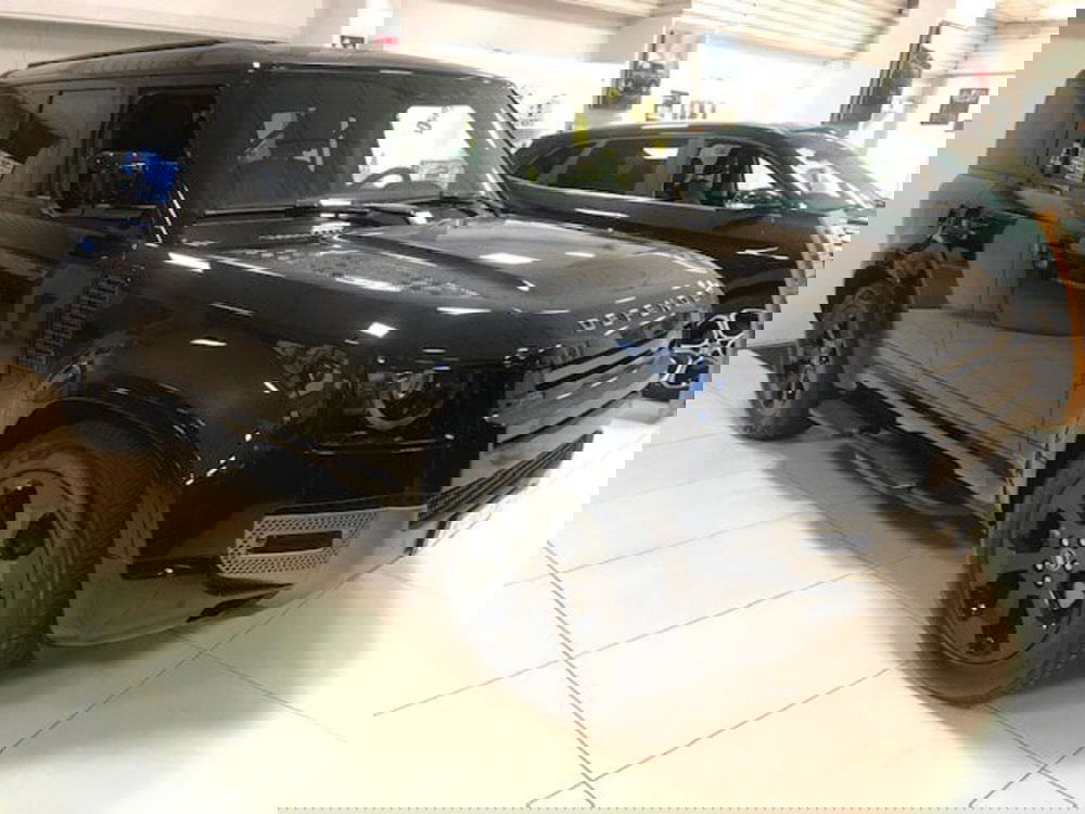 Land Rover Defender usata a Milano (2)