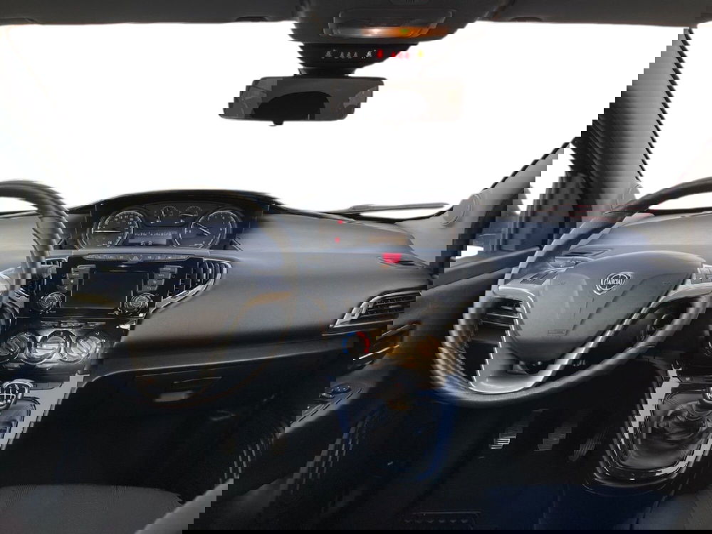 Lancia Ypsilon usata a Torino (10)