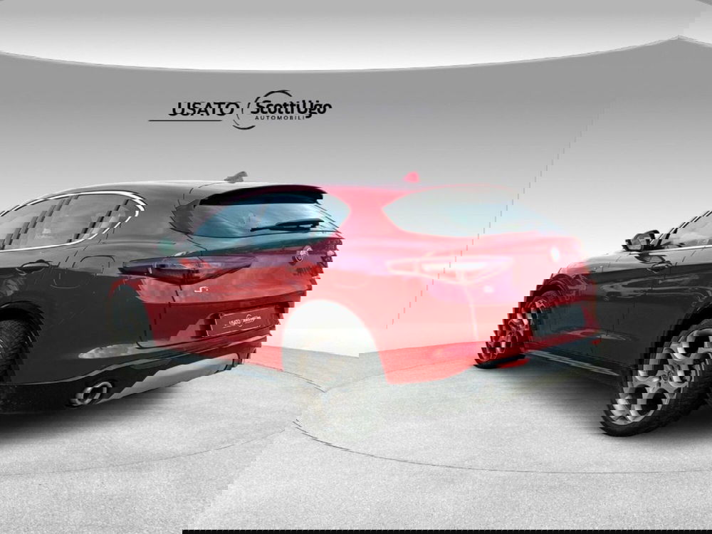 Alfa Romeo Stelvio usata a Firenze (6)