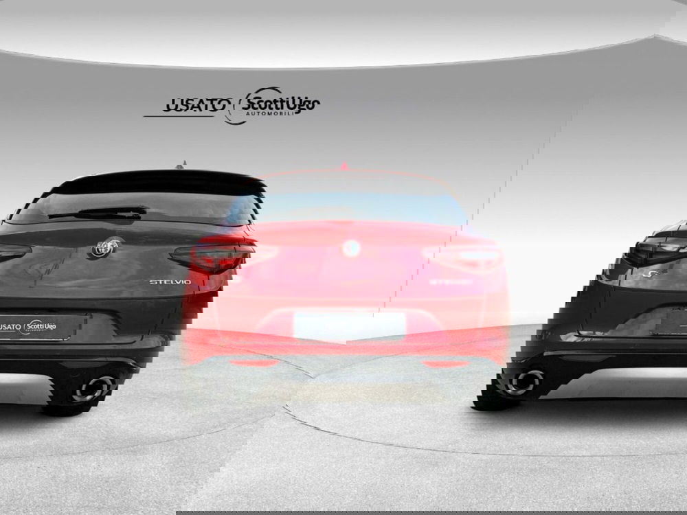 Alfa Romeo Stelvio usata a Firenze (7)