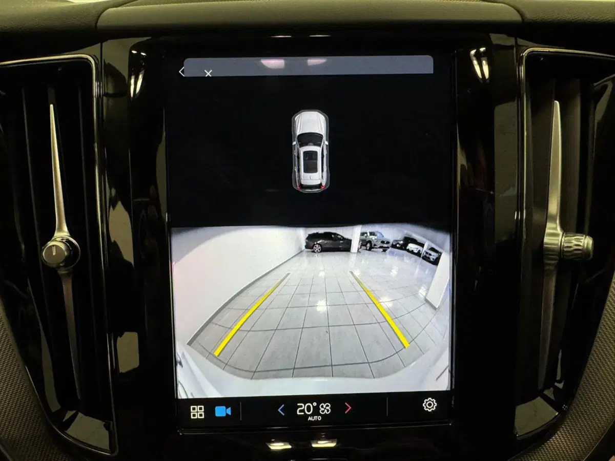 Volvo XC60 nuova a Como (12)
