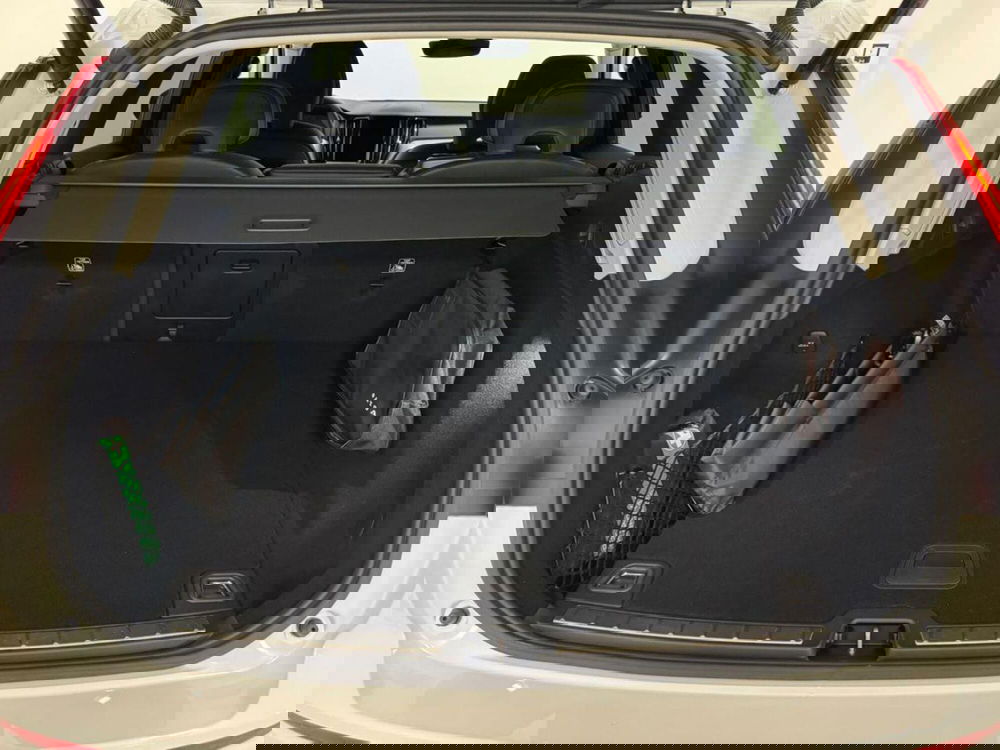 Volvo XC60 nuova a Como (13)