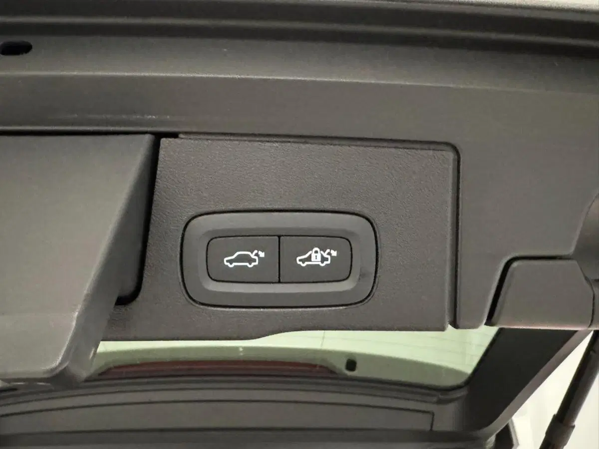 Volvo XC60 nuova a Como (14)