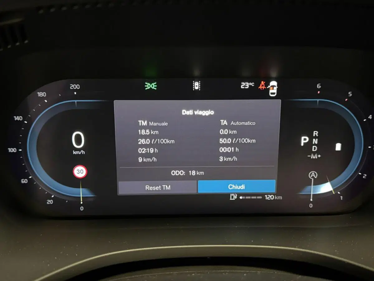 Volvo XC60 nuova a Como (15)