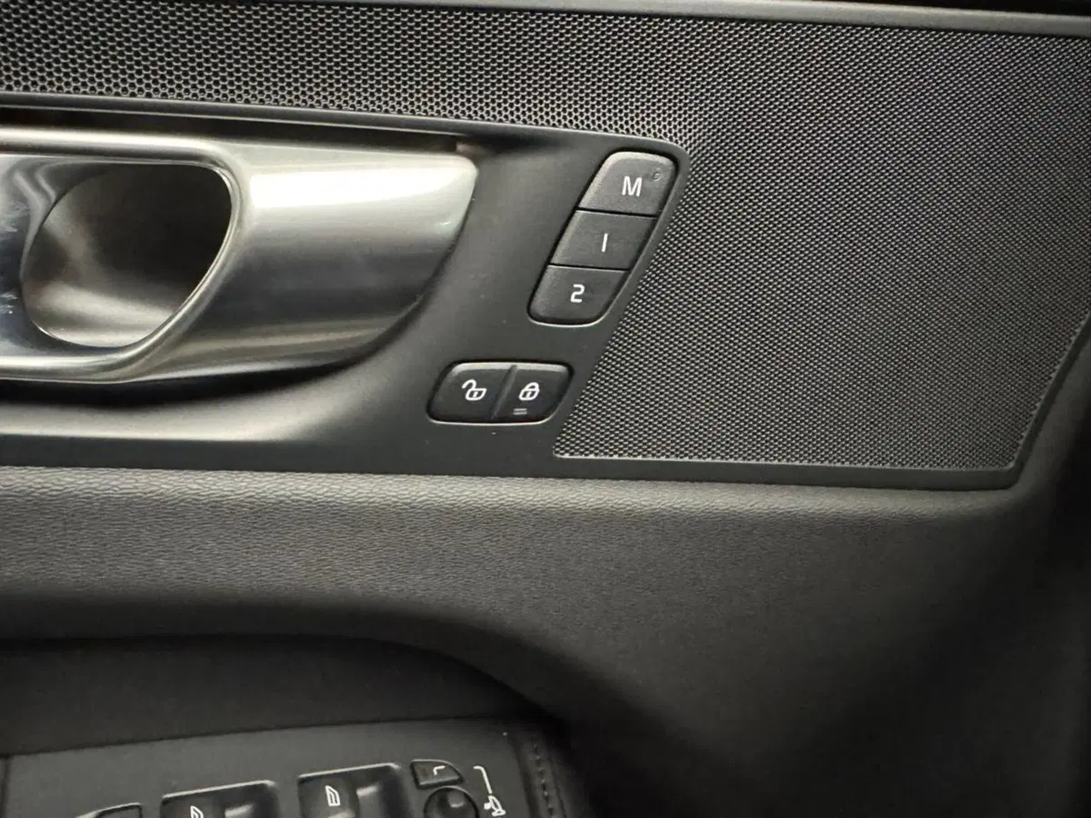 Volvo XC60 nuova a Como (16)