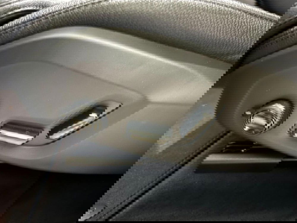 Volvo XC60 nuova a Como (17)