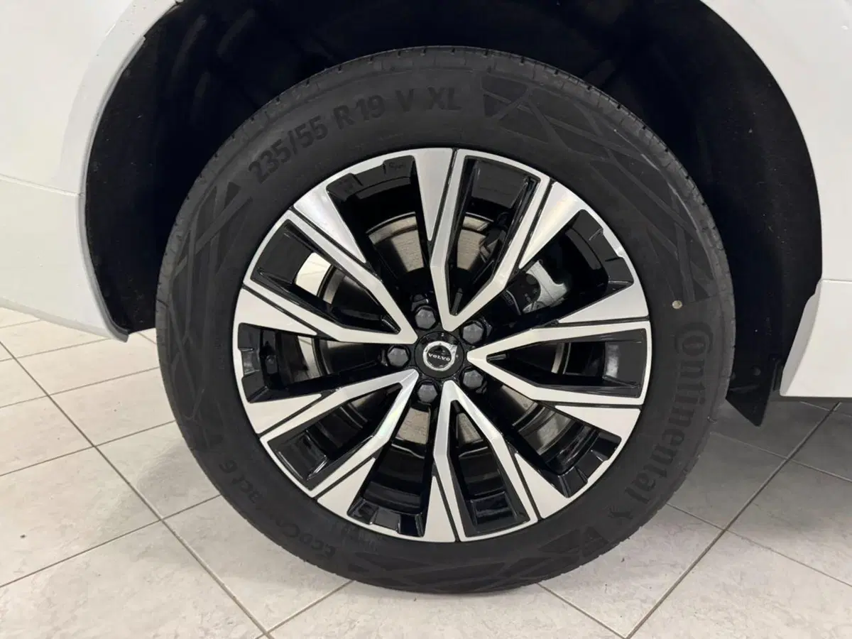 Volvo XC60 nuova a Como (18)