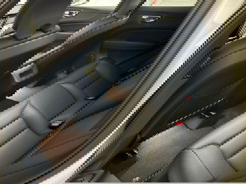 Volvo XC60 nuova a Como (9)