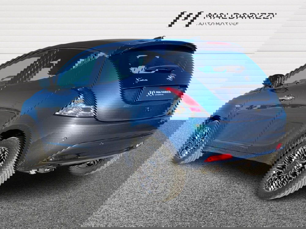 Lancia Ypsilon usata a Bari (4)