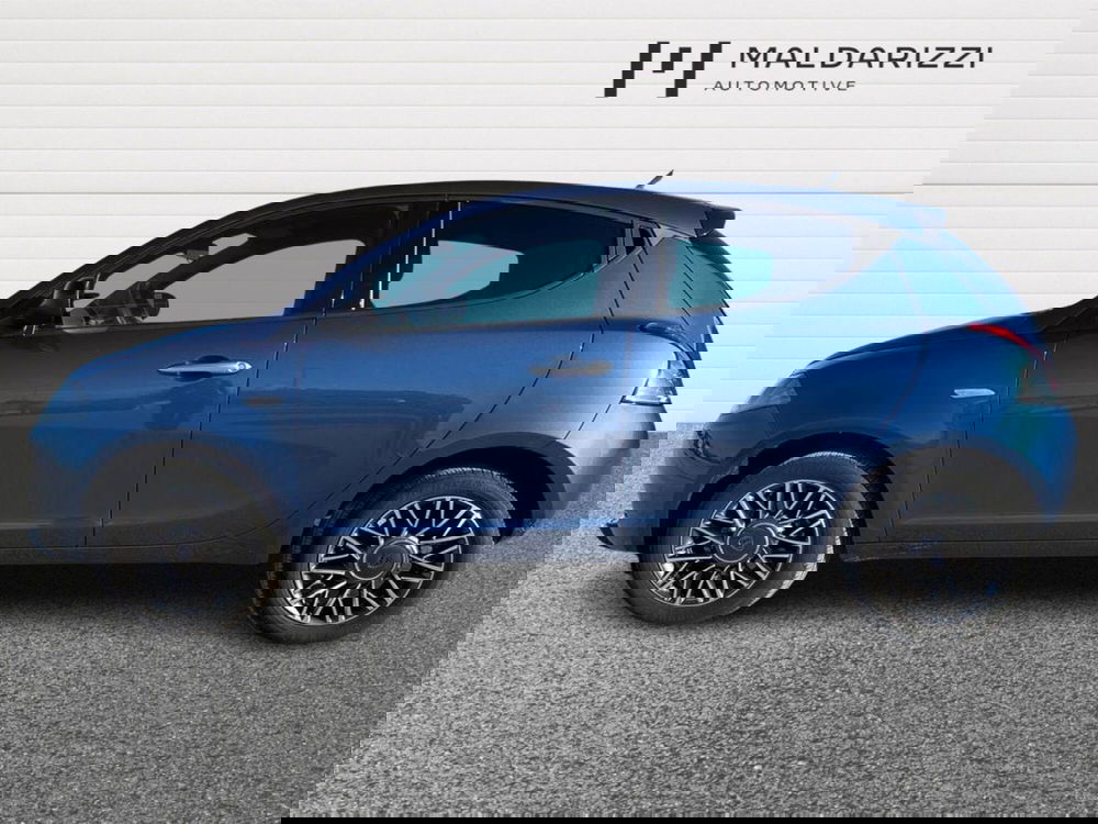 Lancia Ypsilon usata a Bari (5)