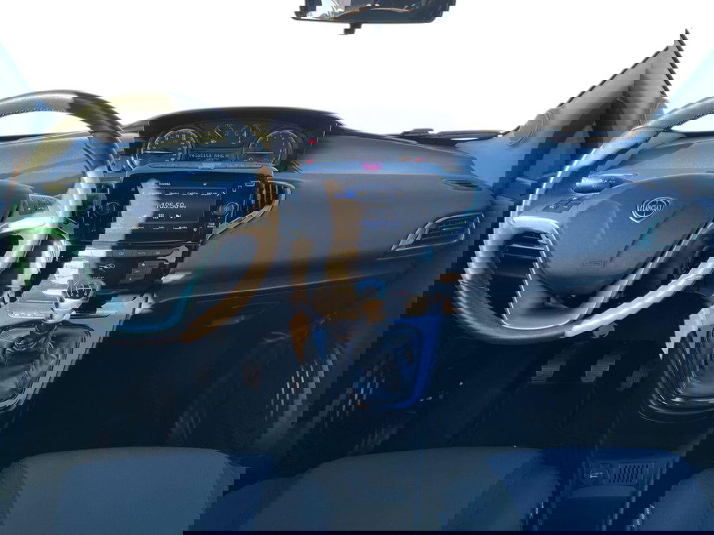 Lancia Ypsilon usata a Bari (8)