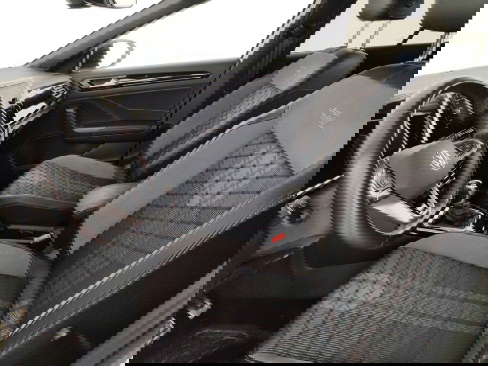 Volkswagen T-Roc usata a Massa-Carrara (7)