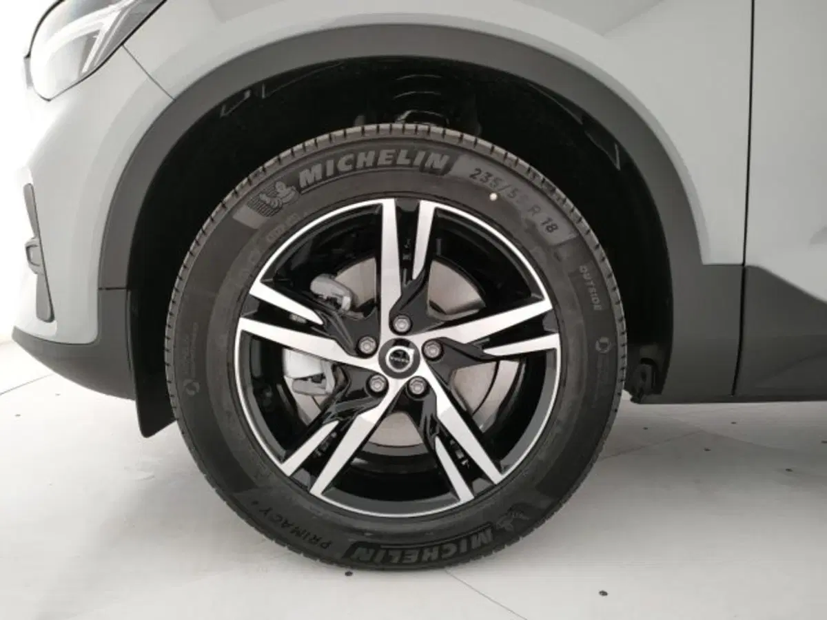 Volvo XC40 nuova a Modena (10)