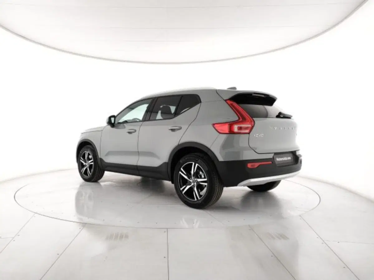 Volvo XC40 nuova a Modena (4)