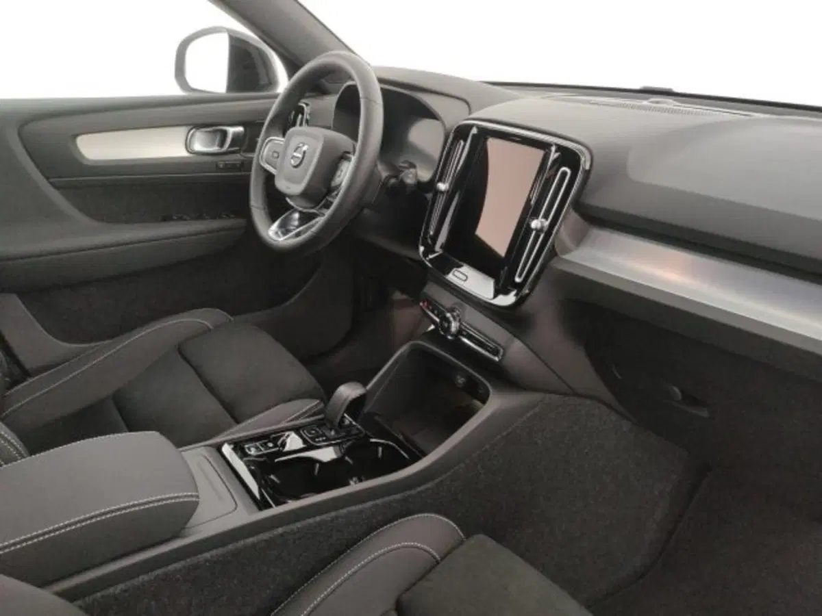 Volvo XC40 nuova a Modena (10)