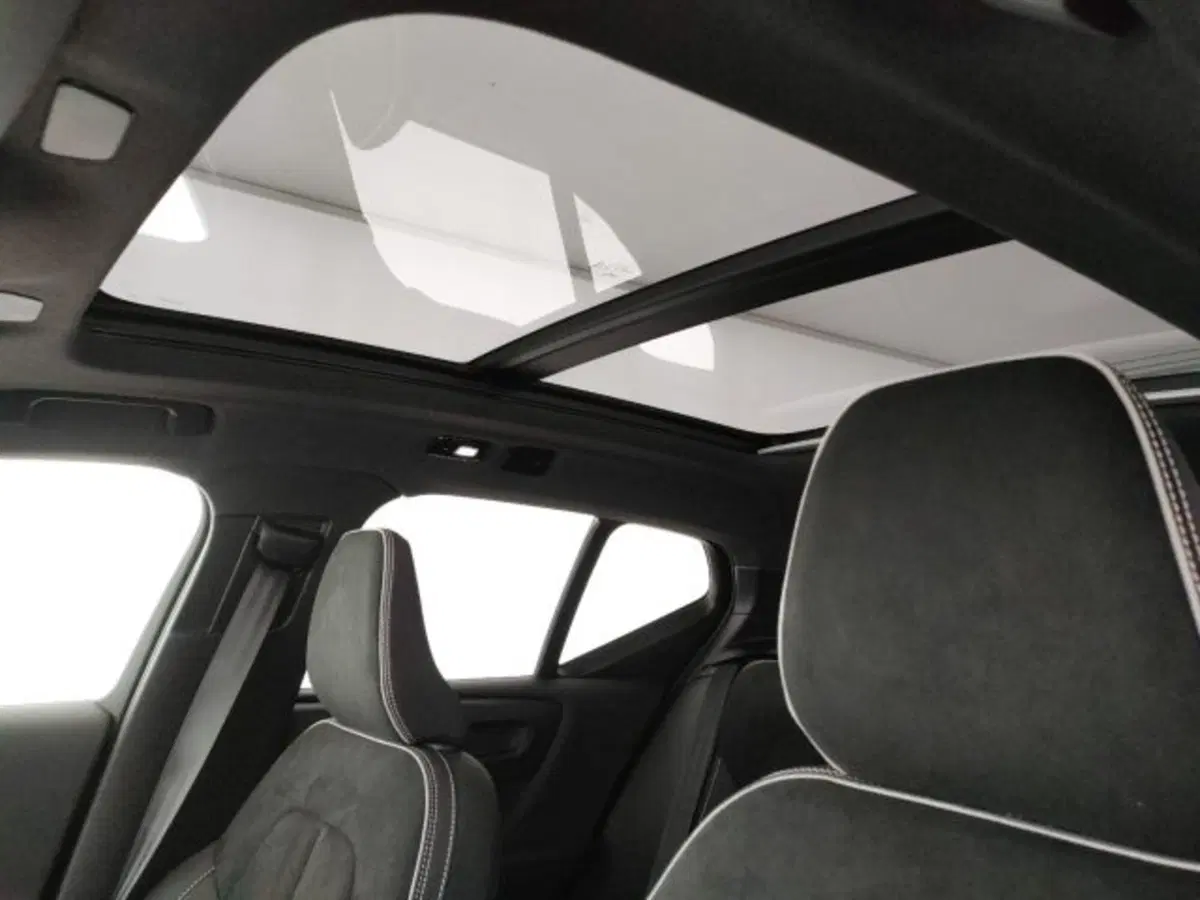 Volvo XC40 nuova a Modena (16)