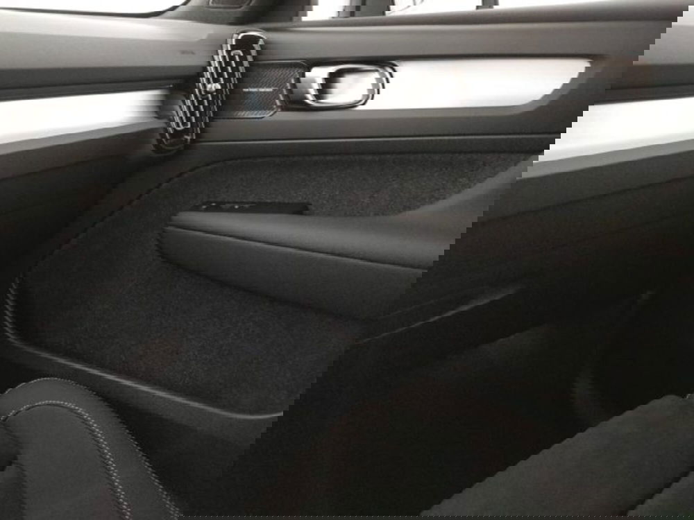 Volvo XC40 nuova a Modena (17)