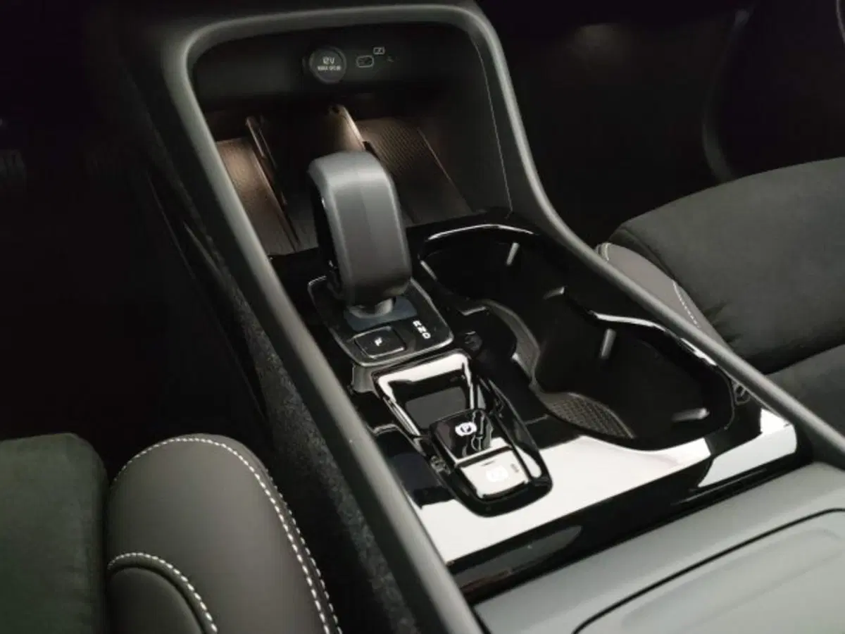 Volvo XC40 nuova a Modena (18)