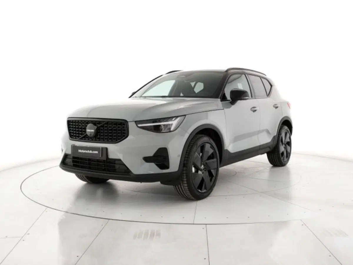 Volvo XC40 nuova a Modena (2)
